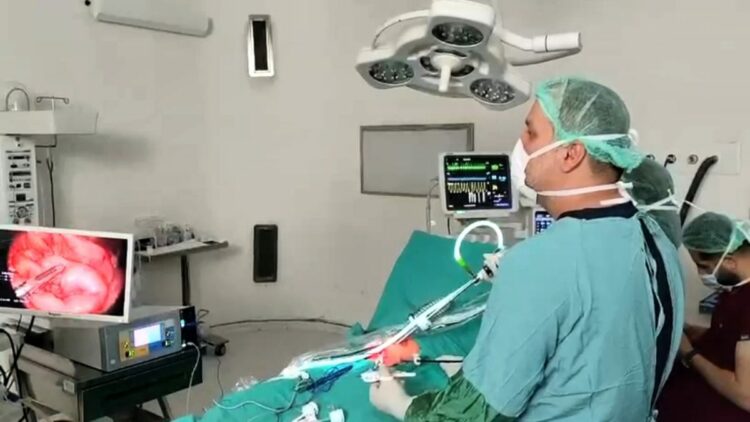 3 mıknatıs yutan bebek, laparoskopi destekli ameliyatla sağlığına kavuştu