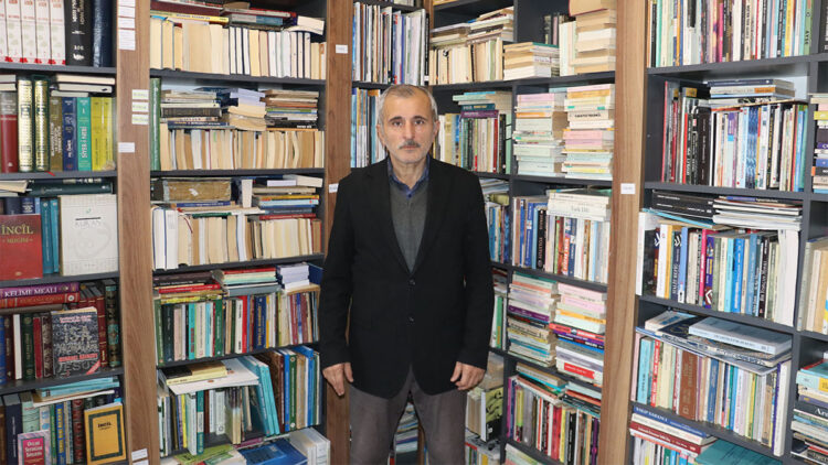 35 yıldır biriktirdiği 200 bini aşkın kitapla ‘Şehir Araştırmaları Merkezi’ kurdu