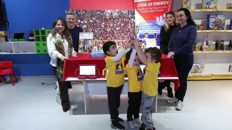 5 yaş kategorisinde dünya robotik şampiyonu oldular