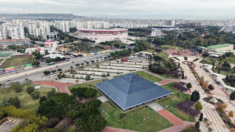 6 milyar dolarlık arazi davasında yeni gelişme; işletmeler mühürleniyor