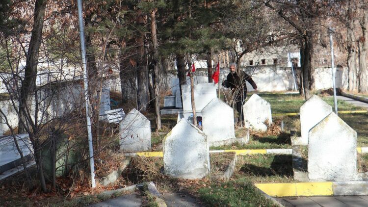 63 yıl önce şehit olan babası için 7 isimsiz mezarda DNA testi talebinde bulundu(ÖZEL HABER)