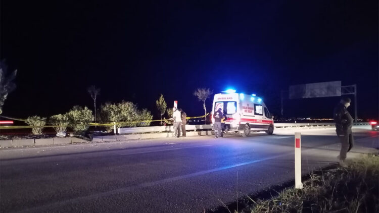 Adana'da motosiklet refüje çarptı; 1 ölü