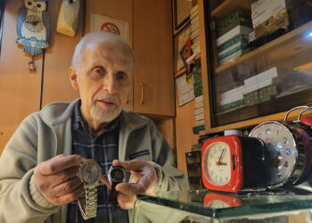 Aile mesleği saatçiliği 60 yıldır sürdürüyor