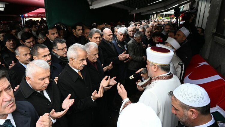 AK Parti'li Köseoğlu'nun eşi son yolculuğuna uğurlandı
