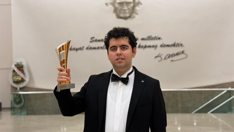 Akordiyon çalan otizmli Çağrıhan Atyıldız'a dünya 3'üncülüğü ödülü