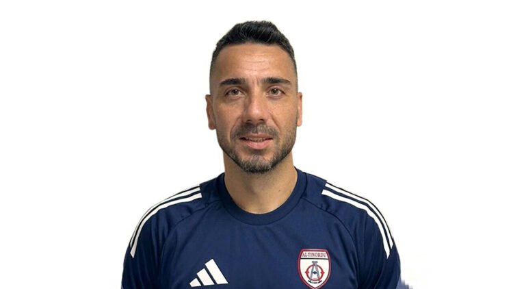 Altınordu Yılmaz Özeren'i renklerine bağladı