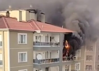 Ankara'da bir apartman dairesinde çıkan yangın endişe yarattı