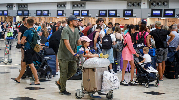 Antalya Havalimanı'nda kasım trafiği; 1,7 milyon yolcuya hizmet verildi