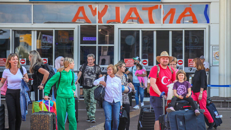 Antalya turizminin en önemli kaynaklarından biri gurbetçiler