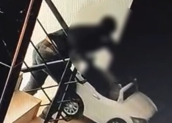 Apartmandan bisiklet ve akülü oyuncak araba çalan 2 şüpheli yakalandı