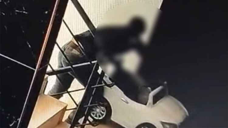 Apartmandan bisiklet ve akülü oyuncak araba çalan 2 şüpheli yakalandı