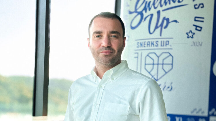 Sneaker giymek daha özgüvenli ve güçlü hissettiriyor