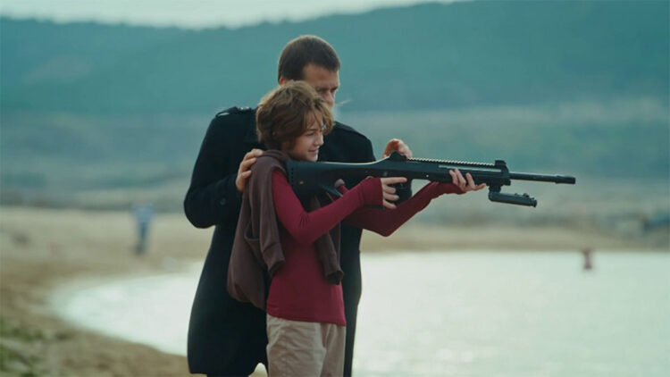 Arka Sokaklar'da duygu yüklü sahil buluşması