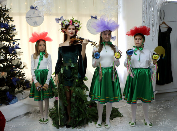 Aşık olup evlendiği Türkiye'de yaşayan Ukraynalı İrem çocuklar için okul açtı