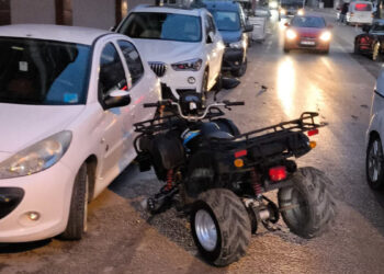 Askeri araca ve otomobile çarpan ATV sürücüsü yaralandı