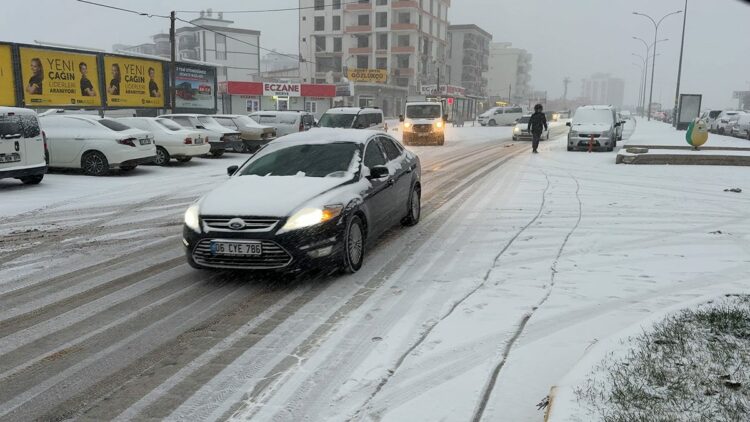 Adıyaman'da kar ulaşımı olumsuz etkiledi