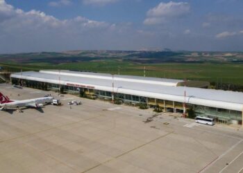 Adıyaman'da kar yağışı nedeniyle bazı uçuşlar iptal edildi
