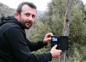 Aile hekimi, fotokapanlar ve dronla yaban hayatını takip ediyor