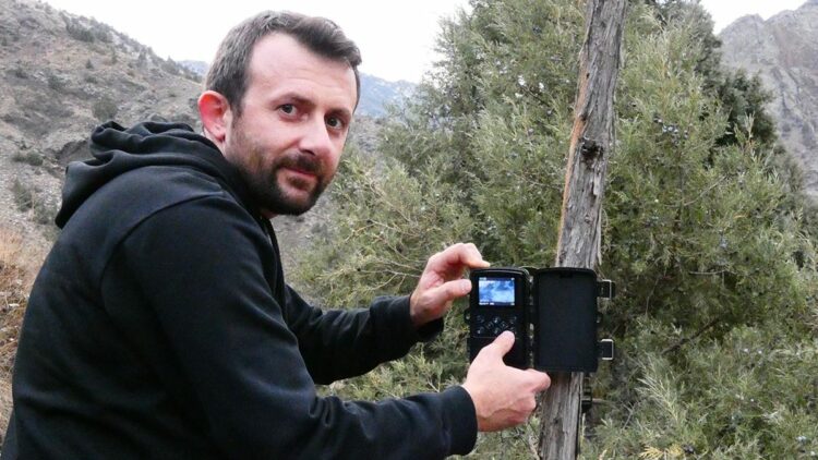 Aile hekimi, fotokapanlar ve dronla yaban hayatını takip ediyor