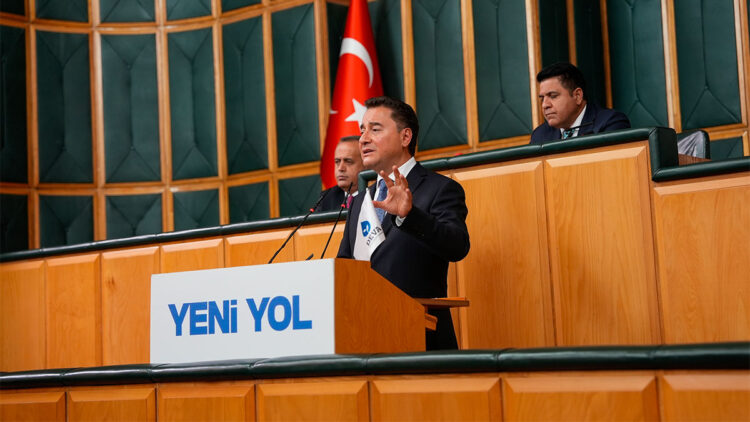 Liderlerin önüne bazen iki seçenek çıkar: Ülkem mi, koltuğum mu?