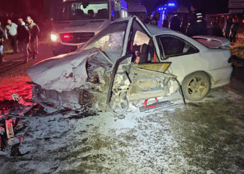 Amasya'da 2 otomobil çarpıştı; 8 yaralı