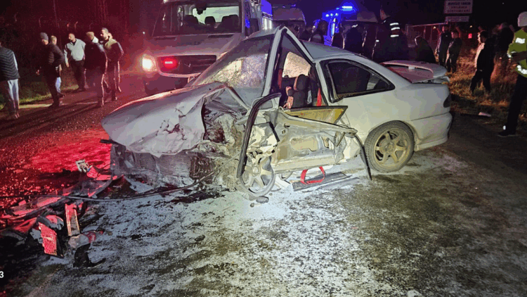 Amasya'da 2 otomobil çarpıştı; 8 yaralı