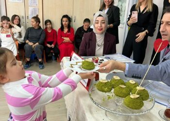 Anaokulu öğrencilerinden bayat ekmekle israfa karşı farkındalık