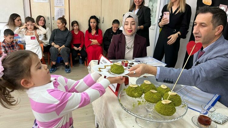 Anaokulu öğrencilerinden bayat ekmekle israfa karşı farkındalık