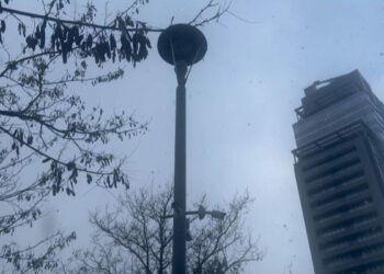 Ankara ve İstanbul'a mevsimin ilk karı düştü