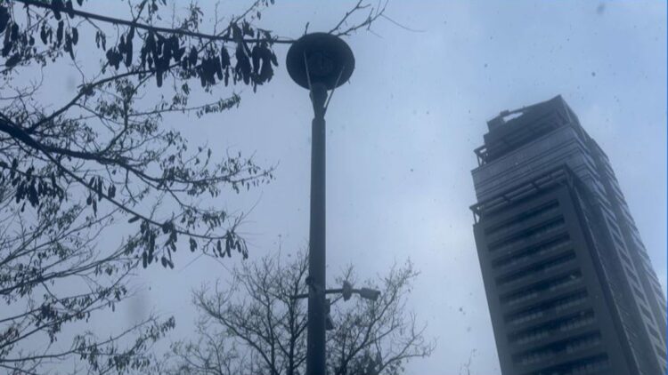 Ankara ve İstanbul'a mevsimin ilk karı düştü