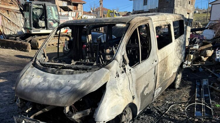 Ankara'da 4 aracın kundaklandığı anlar kamerada