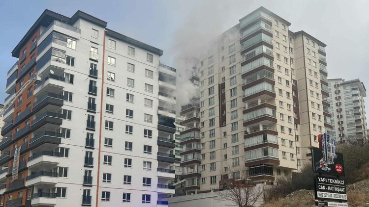 Ankara'da yangında mahsur kalan anne ile oğlu kurtarıldı