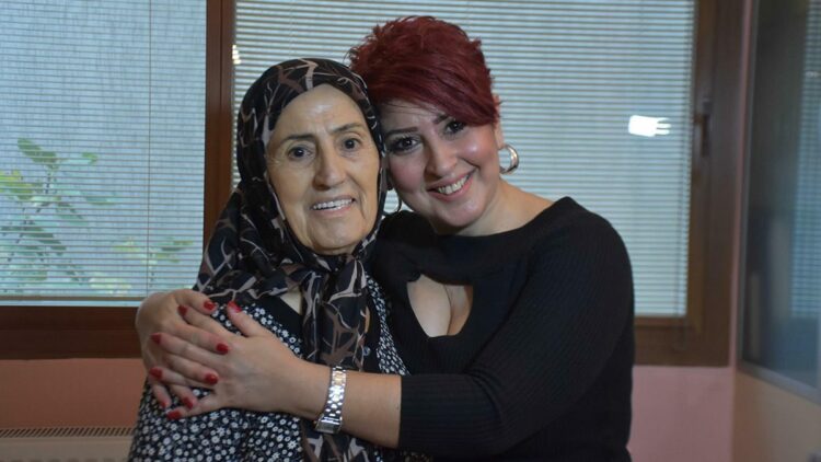 Anne-kıza 2 yıl arayla kalp kapağı ameliyatı