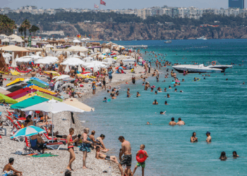 Antalya tatilini Ruslar 'sıcak', Almanlar 'serin' havada tercih etti