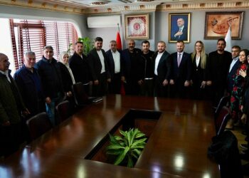 Arnavutköy’de CHP'den istifa eden belediye meclis üyeleri AK Parti’ye geçti