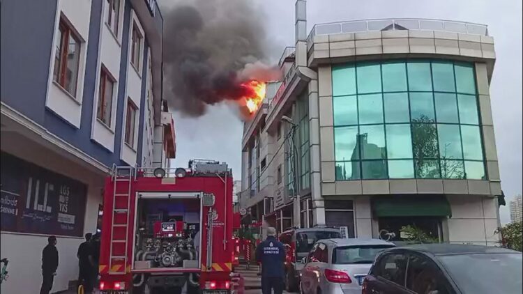 Ataşehir'de otelde yangın; 9 kişi kurtarıldı