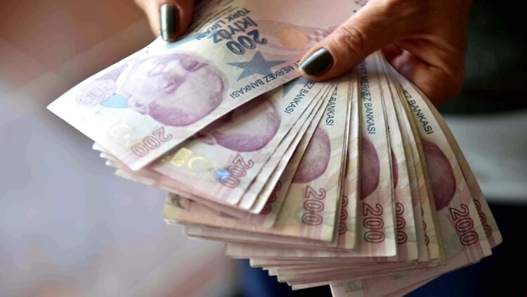 Aylık en yüksek reel getiri mevduat faizinde oldu