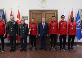 Bakan Güler, TSK Spor Gücü Kır Koşusu Takımını kabul etti
