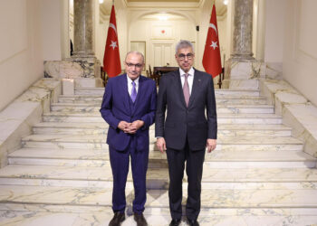Kemal Memişoğlu Türkiye'nin Kahire Büyükelçiliği’ni ziyaret etti
