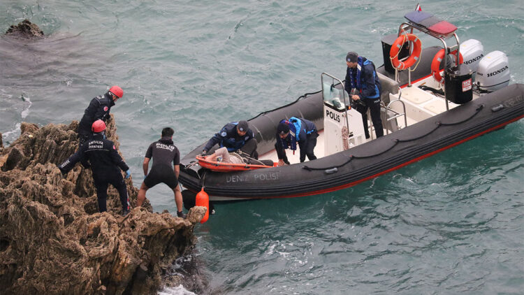 Falezlerden inmeye çalışan Mevlüt Özçam 20 metreden düştü