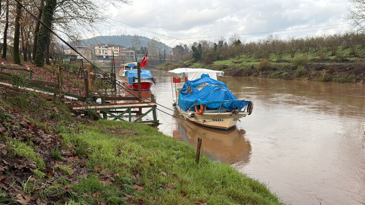 Bartın Irmağı'nda su seviyesi 2 metre yükseldi