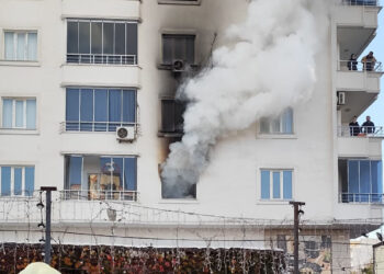 Batman'da apartman dairesinde çıkan yangın söndürüldü