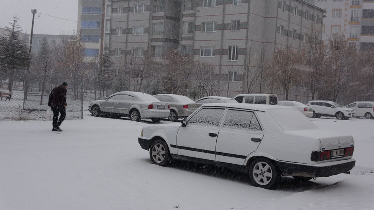 Bitlis'te kar yağışı; Meteoroloji vatandaşları uyardı