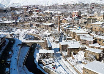 Bitlis'te karla mücadele çalışmaları sürüyor