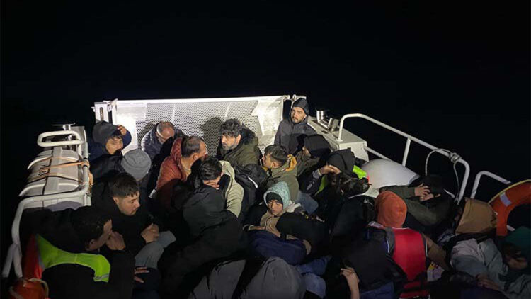Bodrum'da 39 kaçak göçmen ile 1 organizatör şüphelisi yakalandı