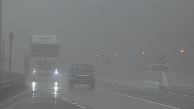 Bolu Dağı geçişinde yağmur ve sis