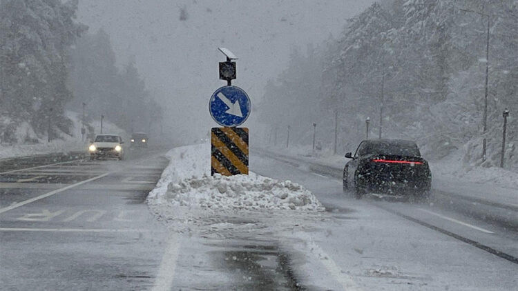 Bolu Dağı geçişinde yoğun kar yağışı