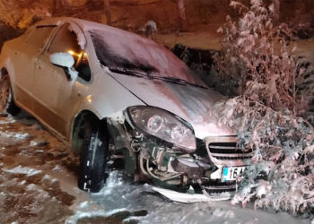Bursa'da hafif ticari araç ile otomobil çarpıştı: 7 yaralı