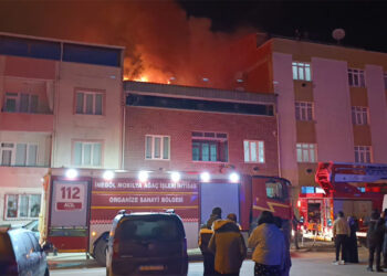 Bursa'da iki katlı evin çatısında yangın