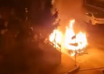 Bursa'da seyir halinde yanan otomobil alev topuna döndü